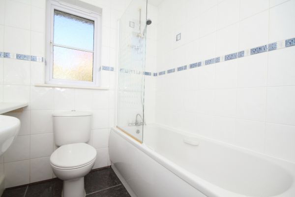 Cost of Shower Window Replacement in Franklin